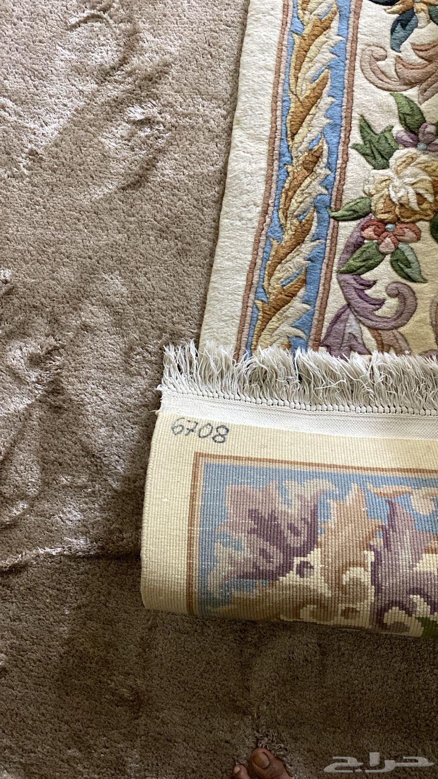 Elegant and luxurious carpet made of natural wool with a classic design64426860920579111