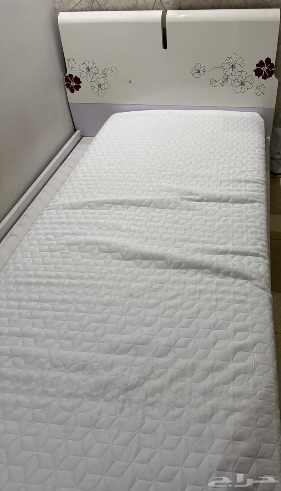 مرتبة سرير (أوى ) للبيع غير مستخدمة جديده64426335470850113