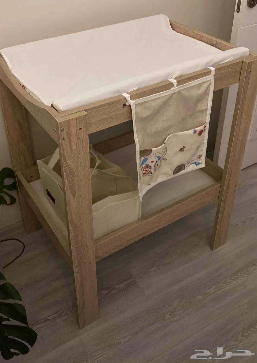 طاولة غيار أطفال للبيع شبه جديده64426268409219113