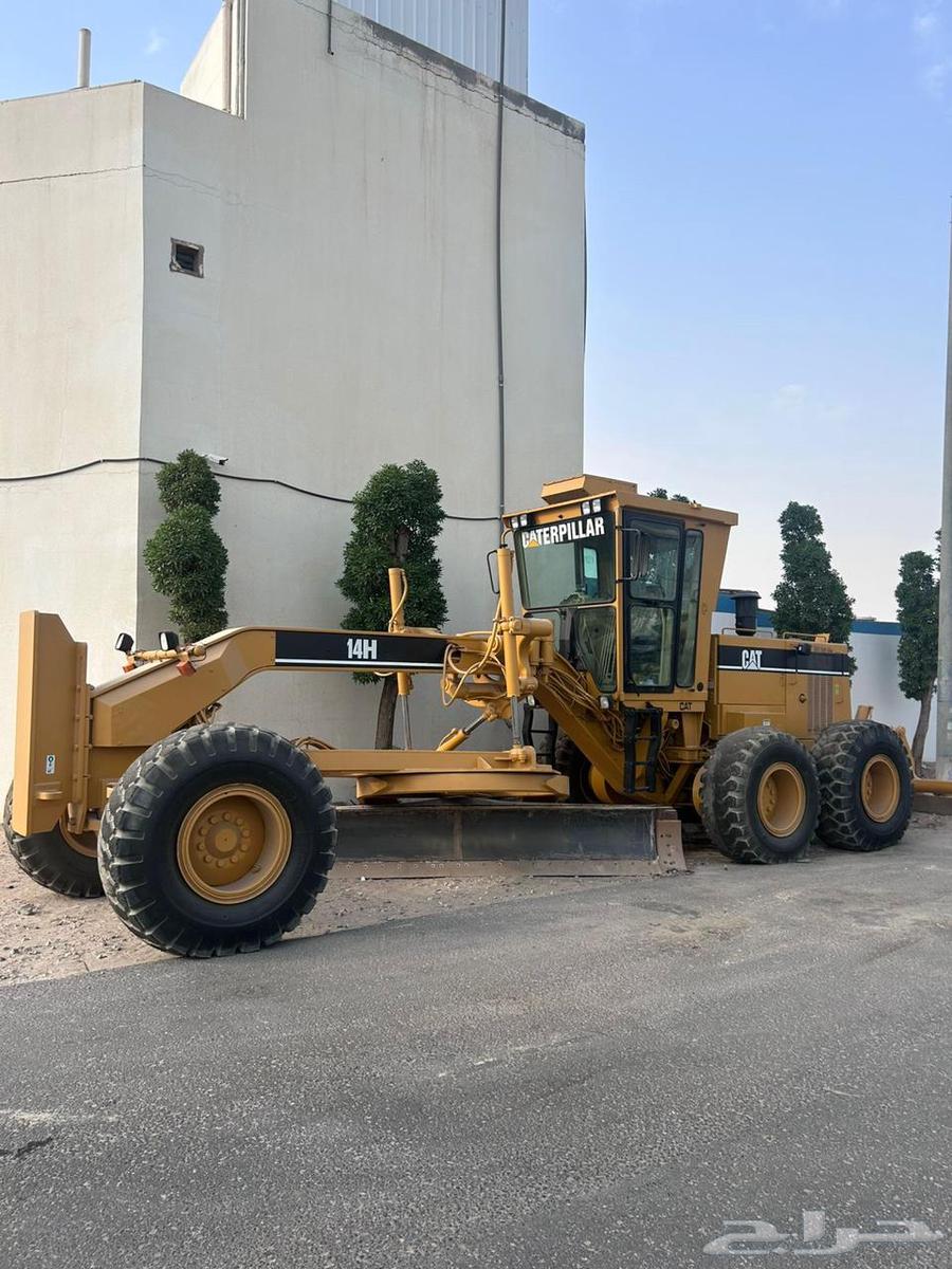 Excavator and grader equipment available64590643169921114