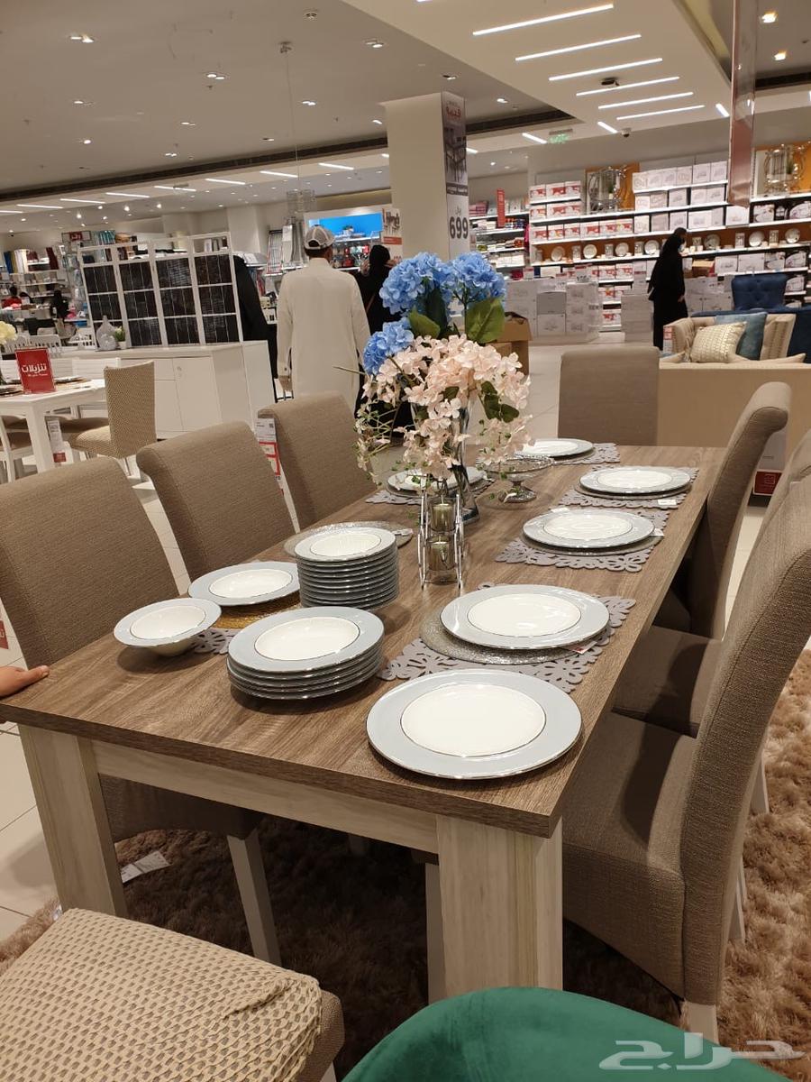 Table with 6 chairs64429909857153110