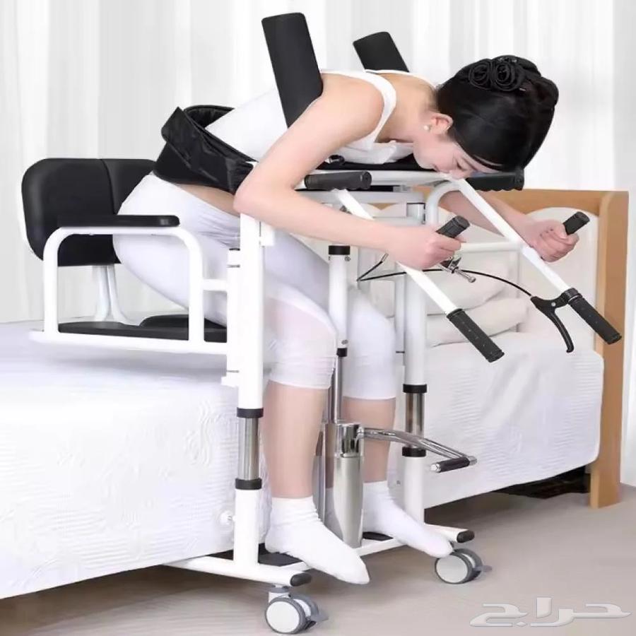 Bathroom chair that helps transfer the patient64442021156227112
