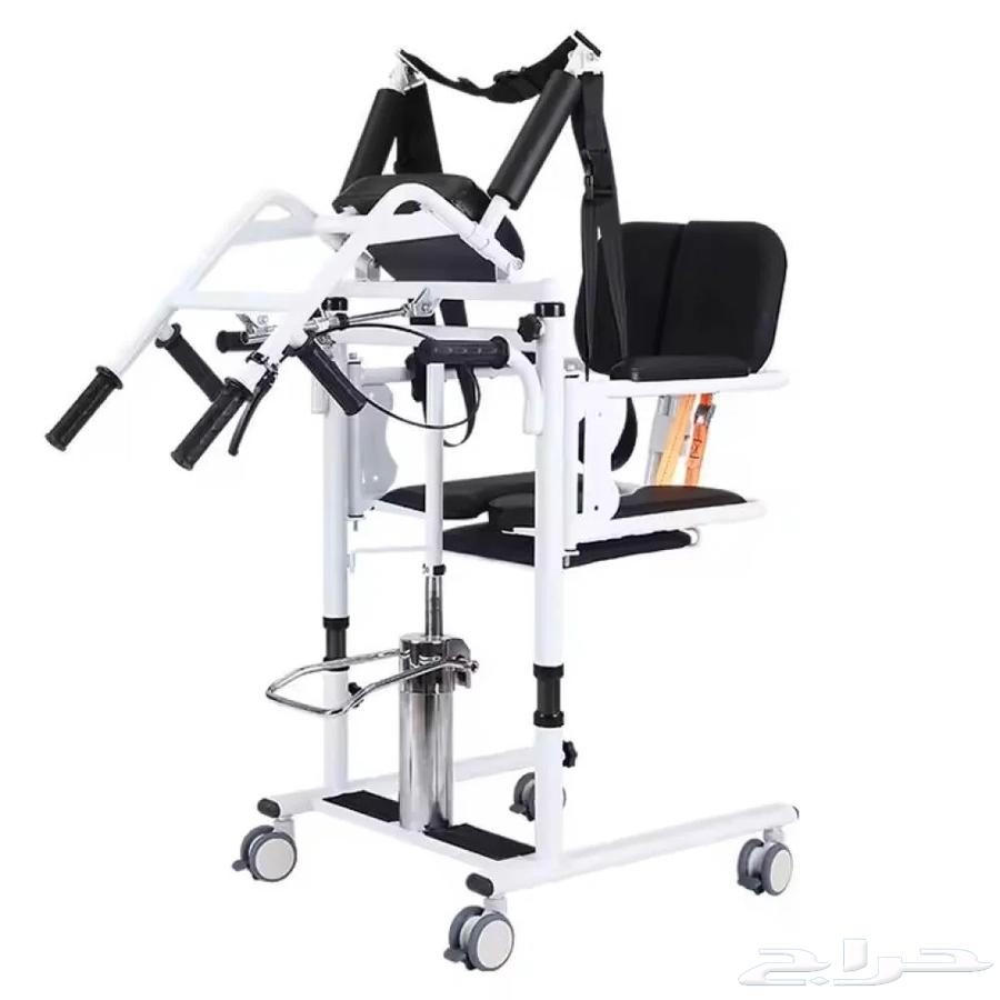Bathroom chair that helps transfer the patient64442021156227113
