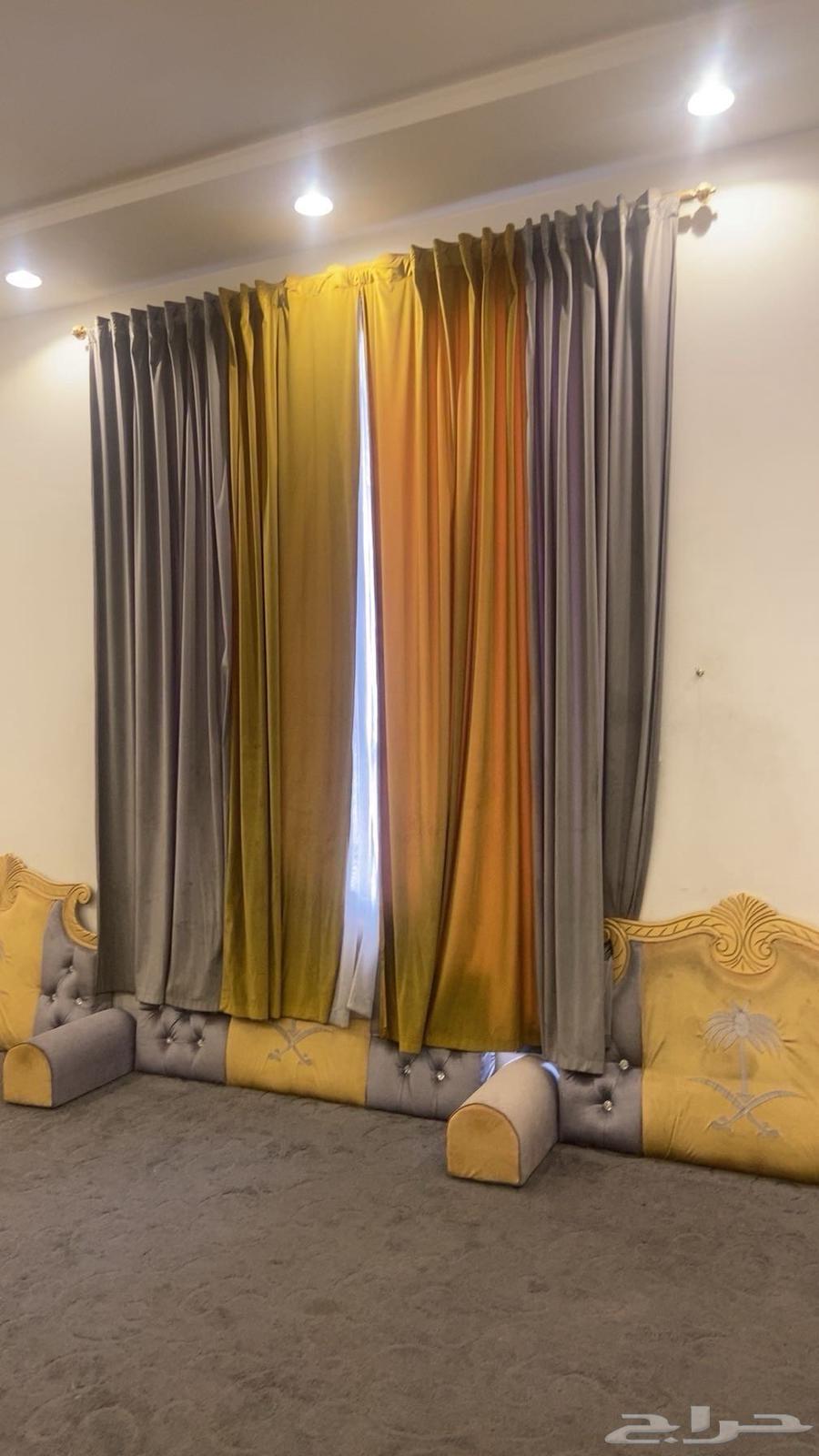 مجلس رجالي ارضي للبيع معه الفرشه والستاره64434537986051111