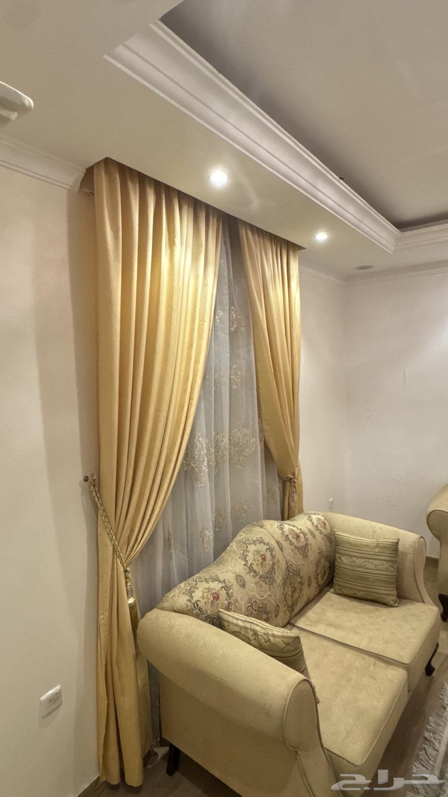 Selling a complete sofa set with curtain and tables64440505740419113