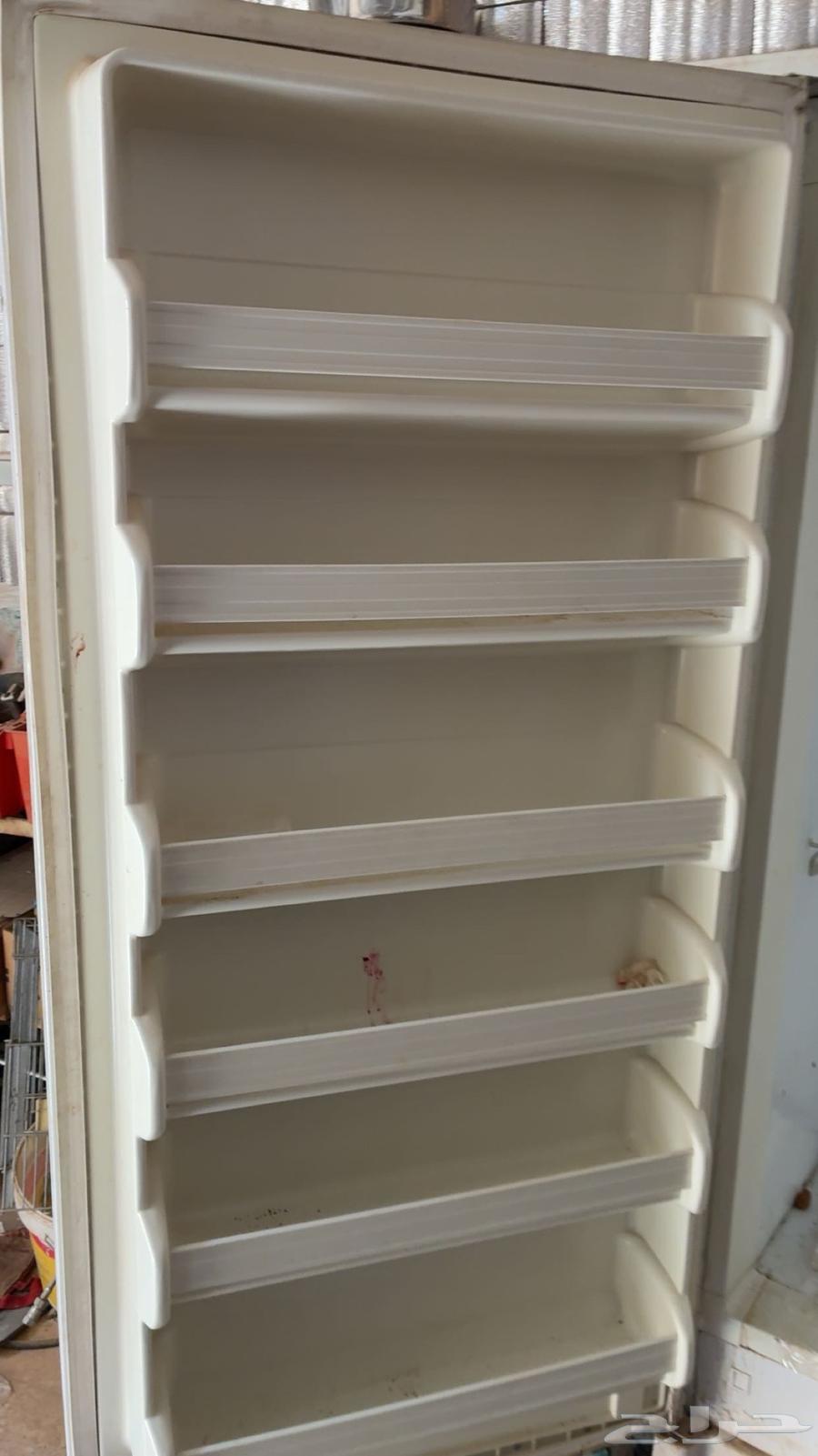 Refrigerator, freezer, two desert air conditioners, and gas64437342183938112