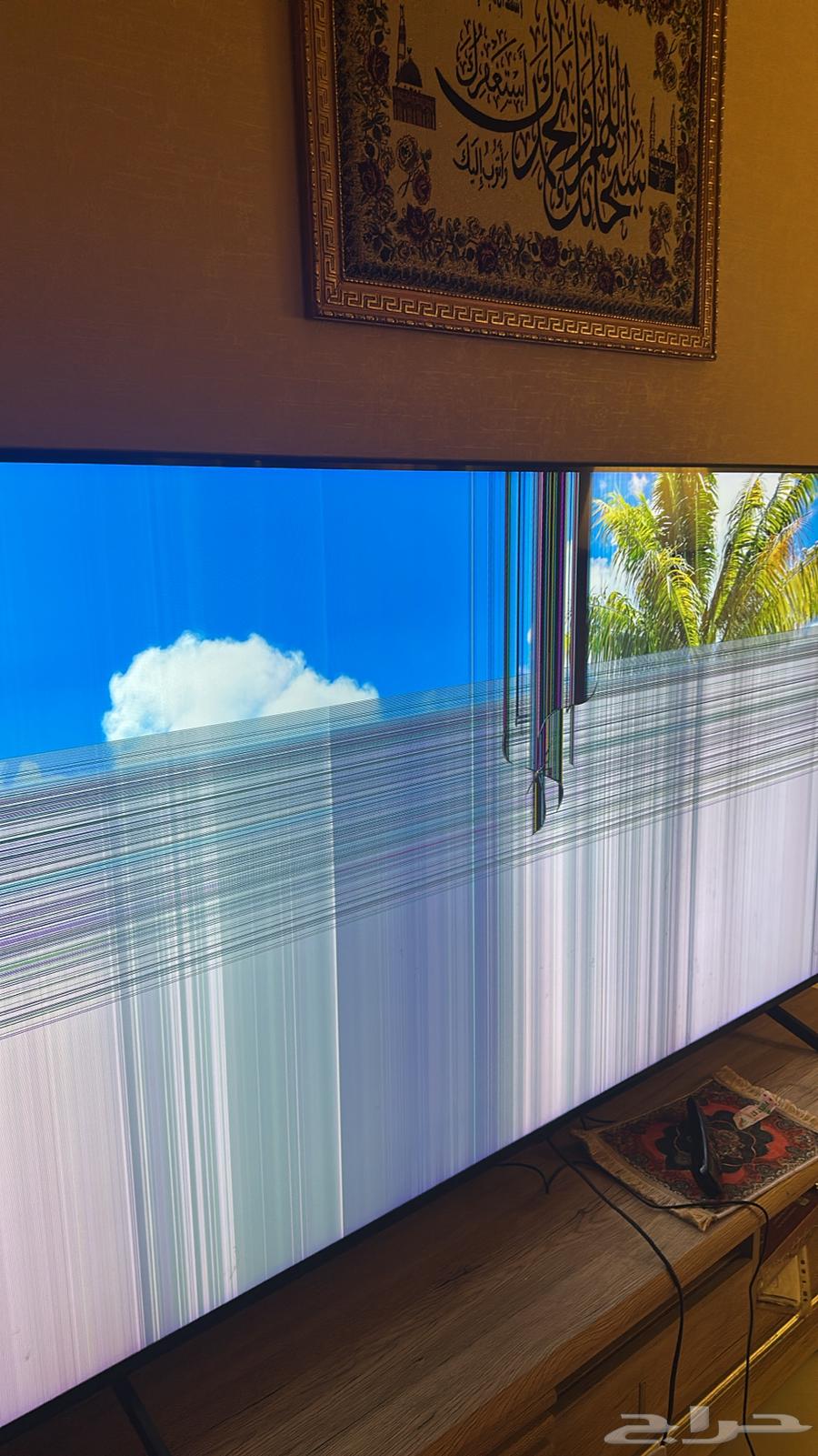 شاشة LG 65 بوصة فيها كسر للبيع اعلى سوم64439239563393110