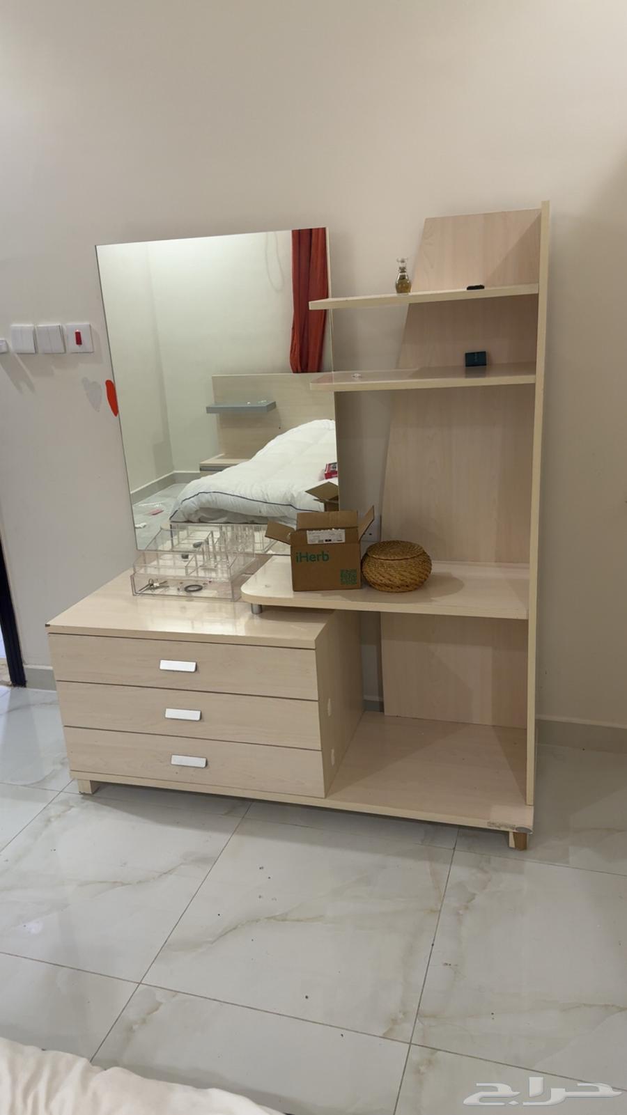 غرفة نوم كامله سرير وتسريحه ودولاب ملابس كبير64449194253825111