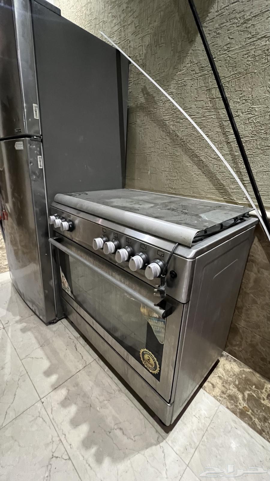 فرن وثلاجه بحاله ممتازه جدا64438471789697112