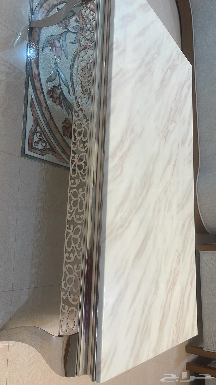 طباخ و طاولات64433779984643110