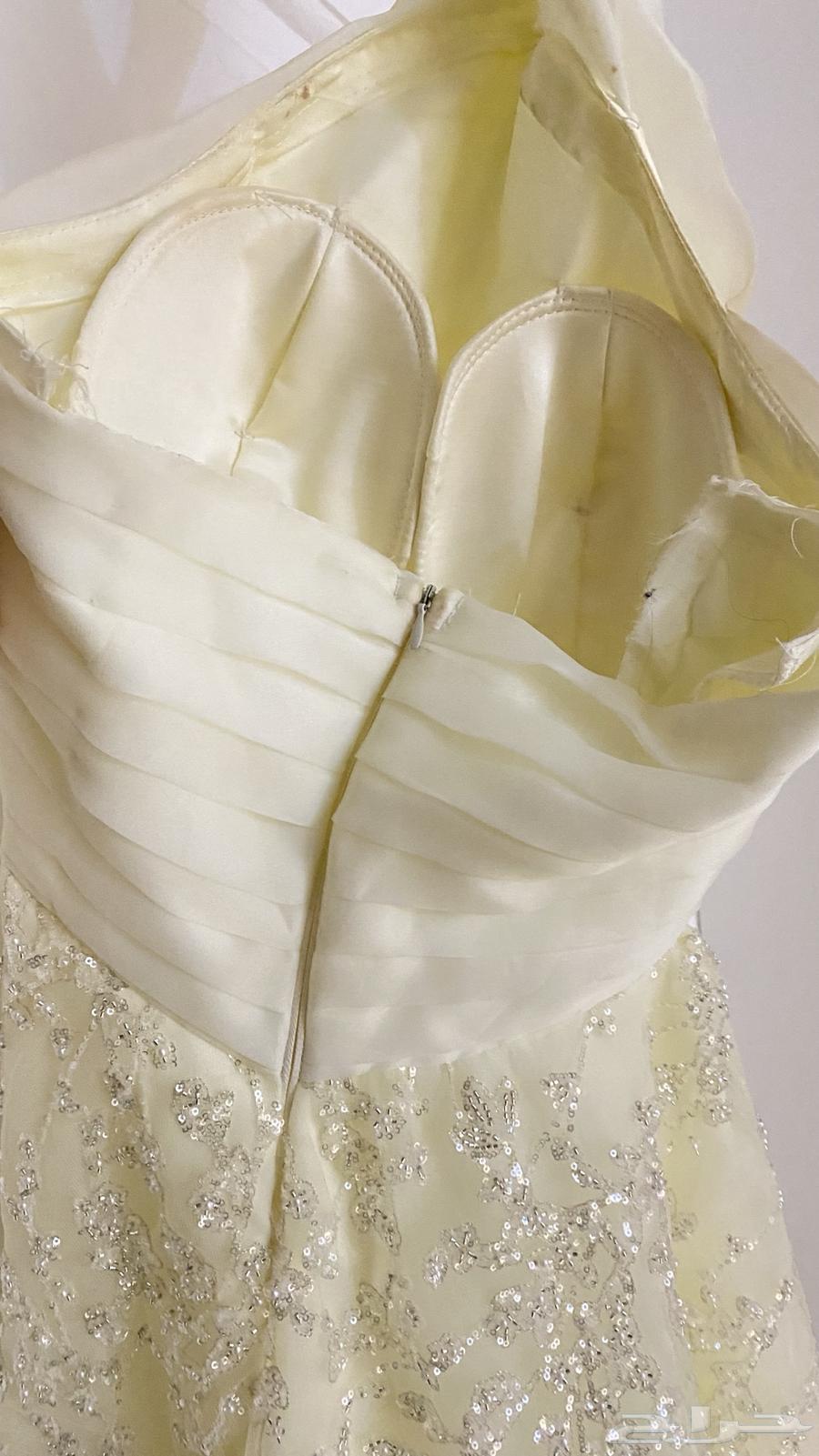 فستان لونه بيج وقريب من صفار الزبده64434564956417111