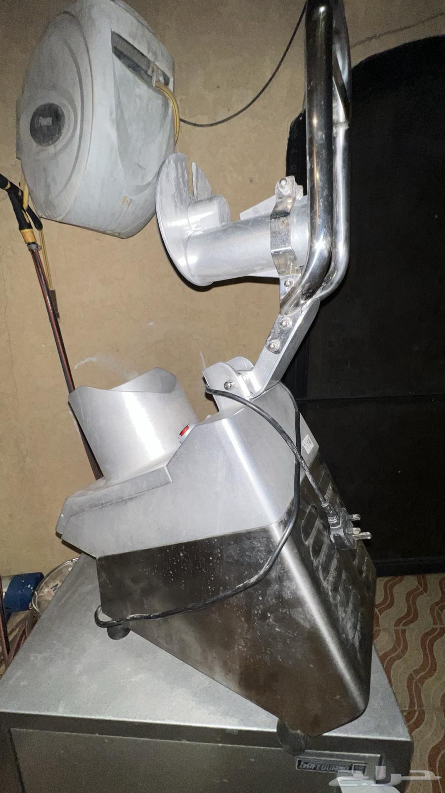 ماكينة احترافية لتقطيع الخضار وبشر الأجبان الصلبة64440315558658113