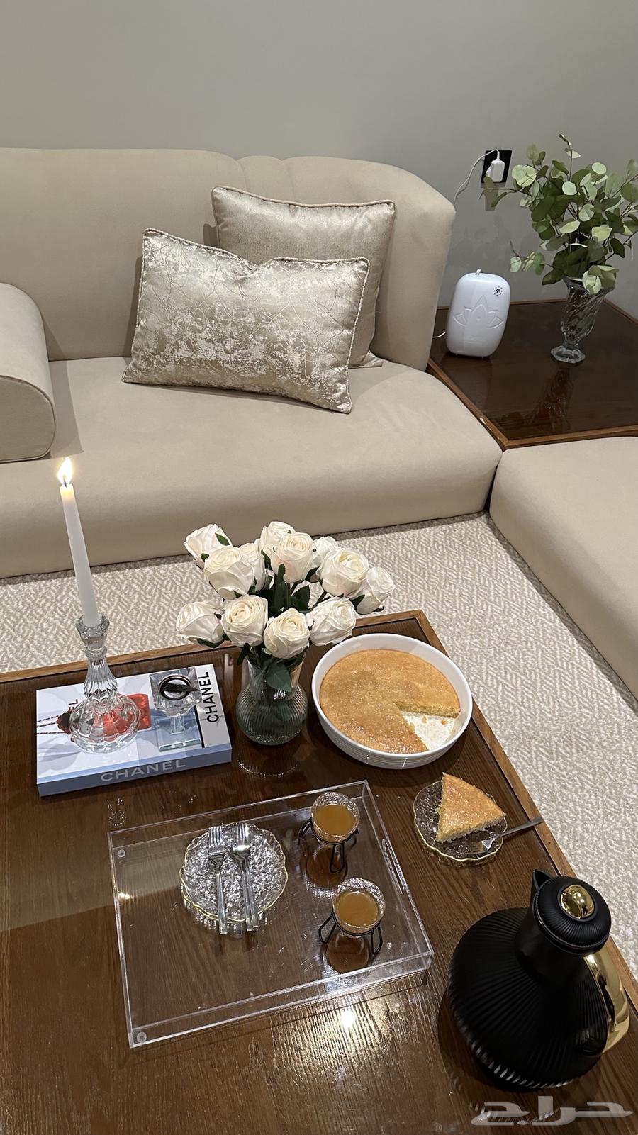 كنب مجلس أرضي نظيف جدا  (على السوم64437639066498114