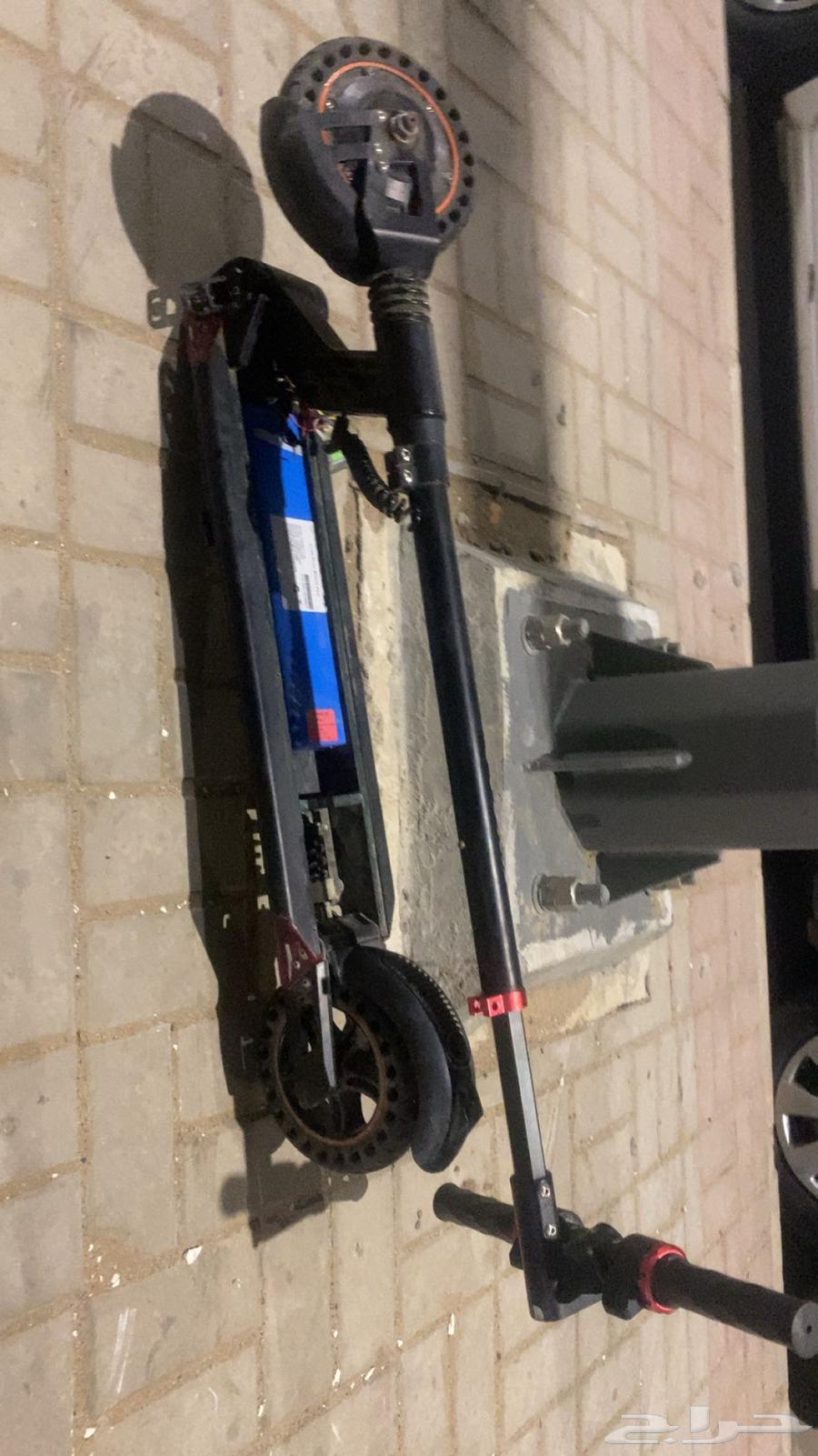 للبيع سكوتر كهربائي من نوع شاومي (Xiaomi ب 20064439596430466111