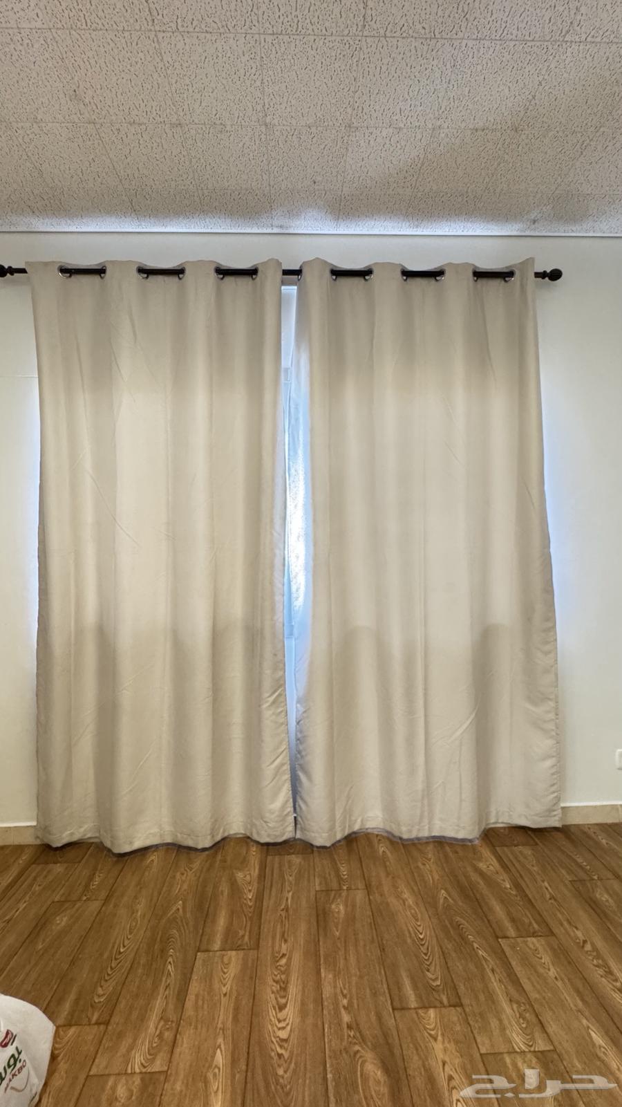 Curtains 2 meters by 3 meters approximately, selling to the highest bidder64413484775682112