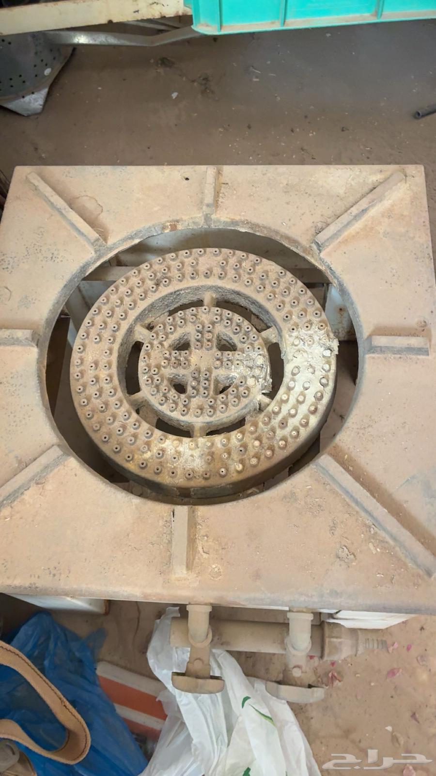 Refrigerator, freezer, two desert air conditioners, and gas64437342183938114