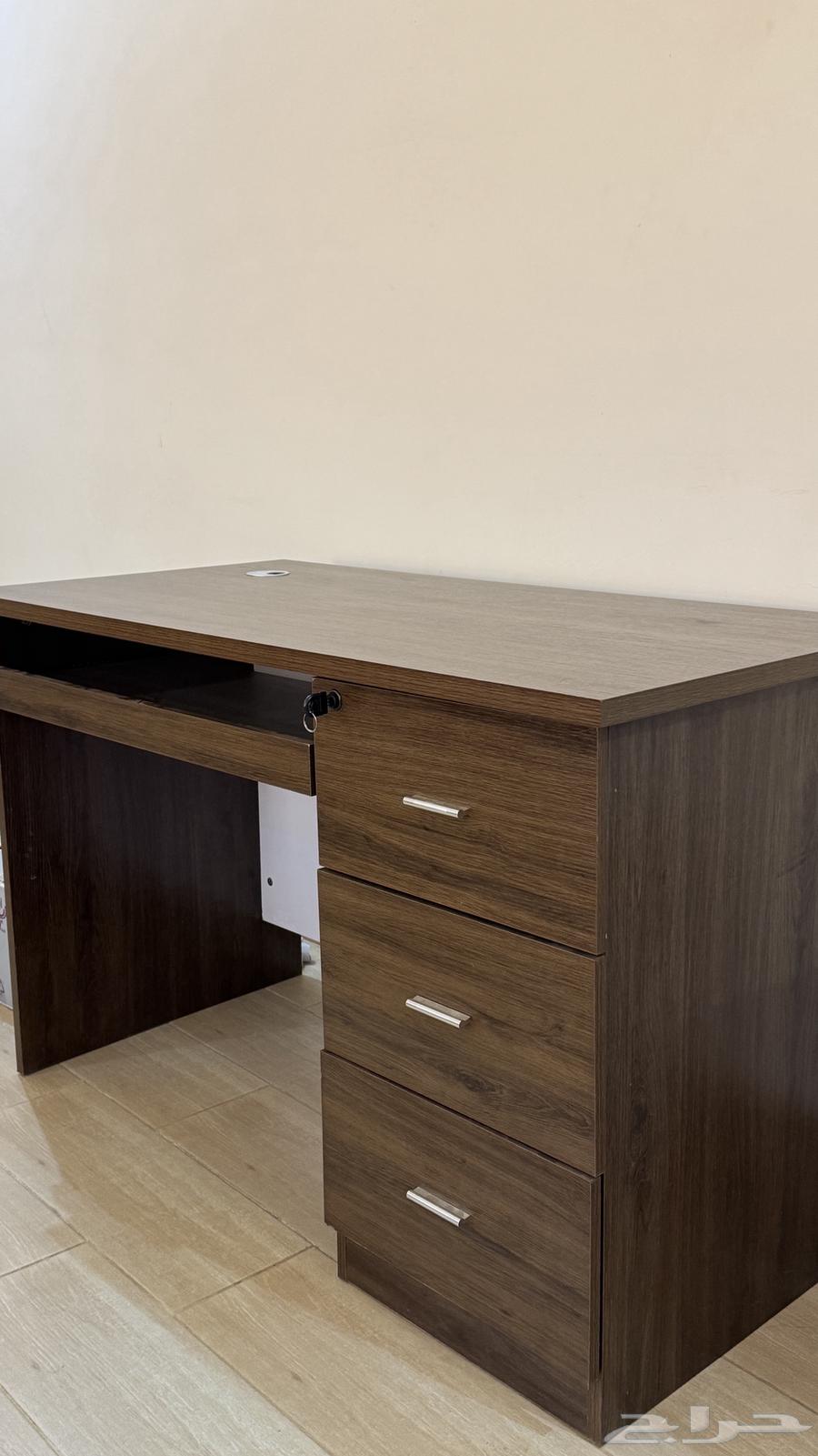 مكتب جديد مع ادراج داخليه نظيف جدا64438861149315110