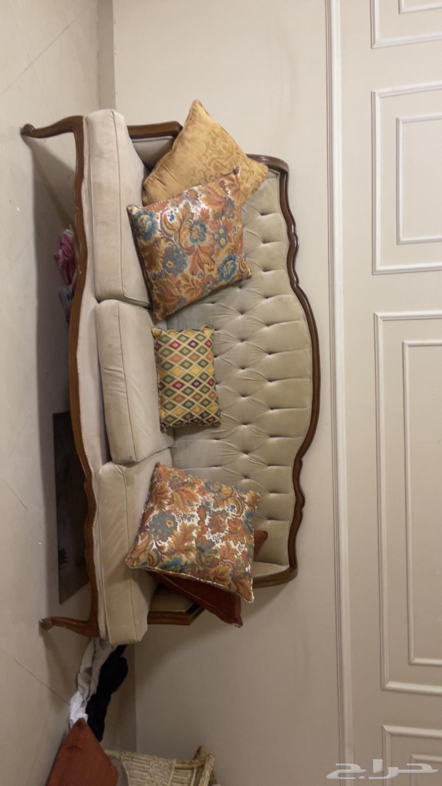 طقمين كنب و اربع سراير نفر مع مراتبها وسرير نفرين مع مرتبه64437126271619110