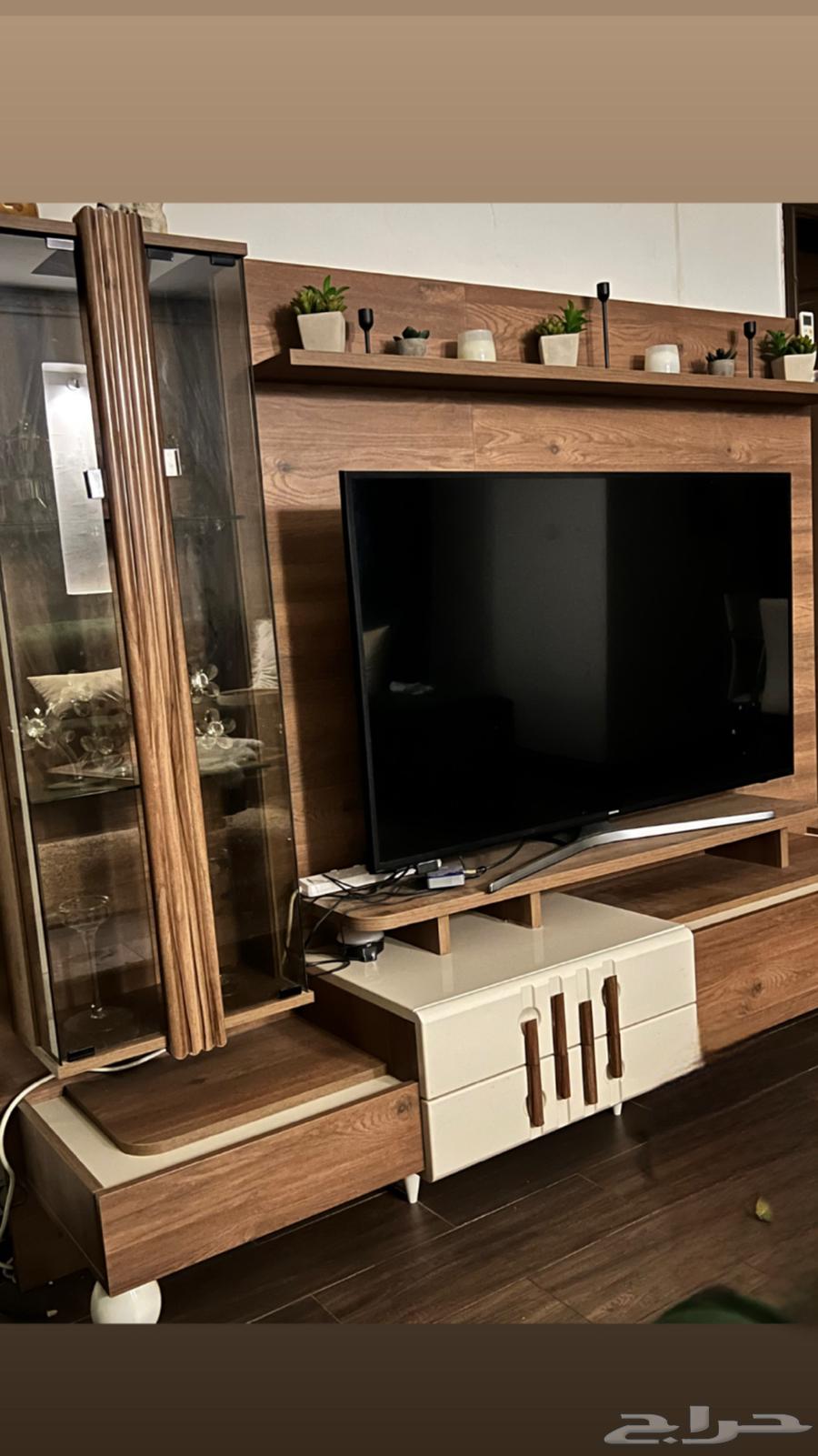 مكتبة و طاولة قهوة64434714553345110