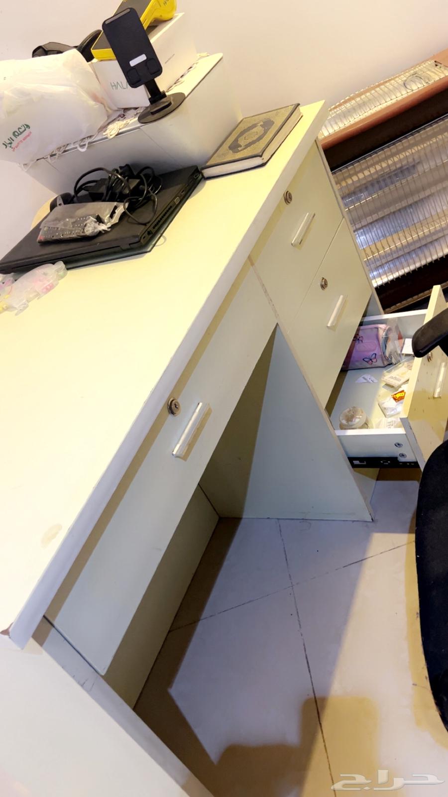 كرسي ومكتب. تم البيع64434100917634112