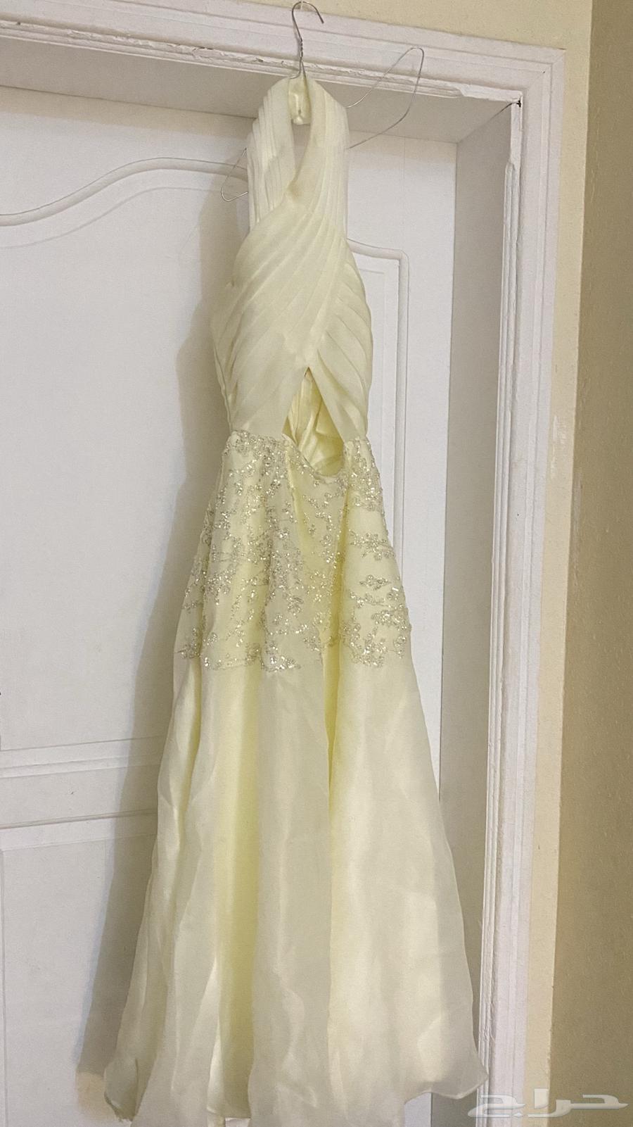 فستان لونه بيج وقريب من صفار الزبده64434564956417110