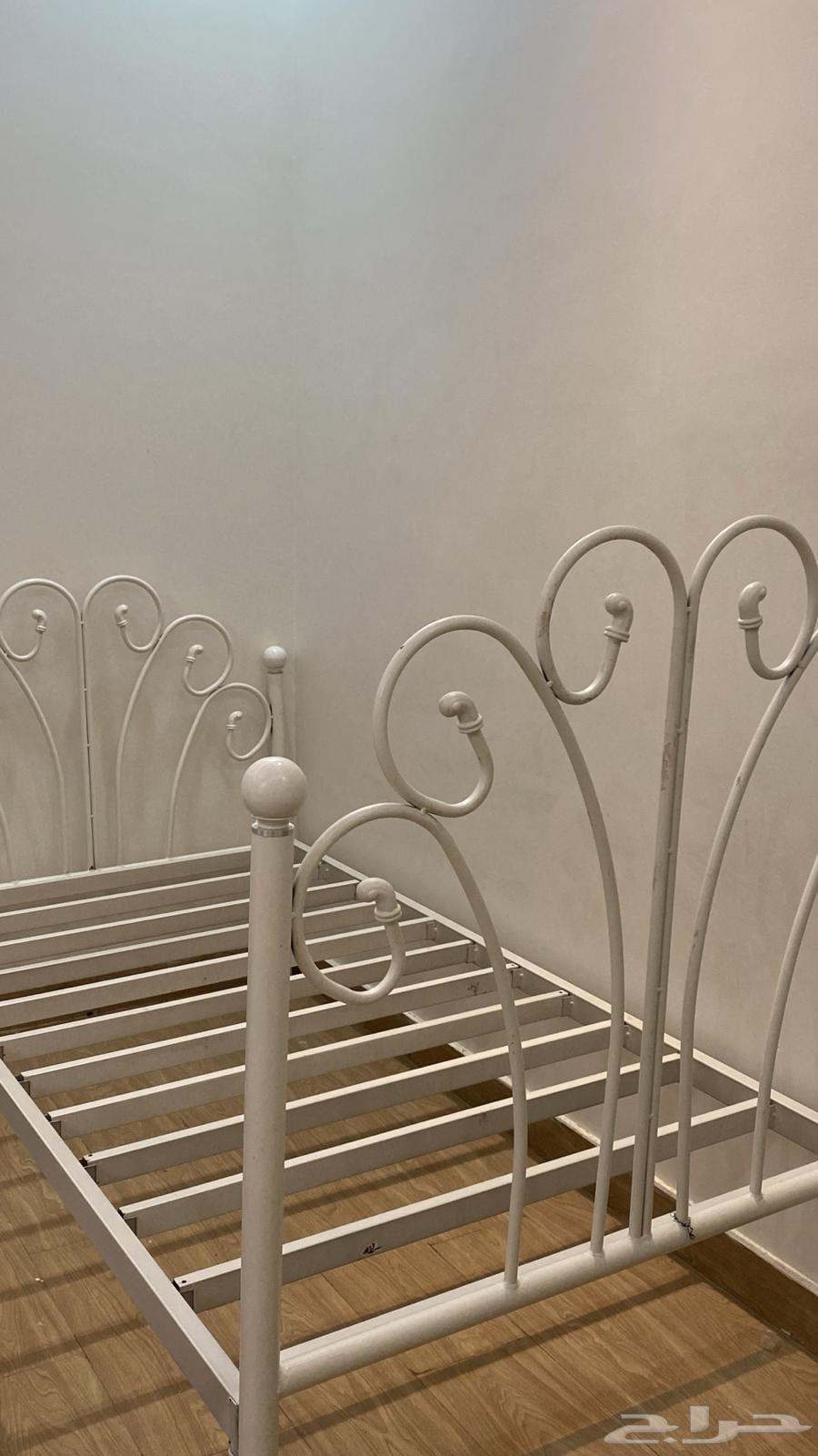 سرير ايكيا للبيع ب 100 ريال فقط64440356691970111