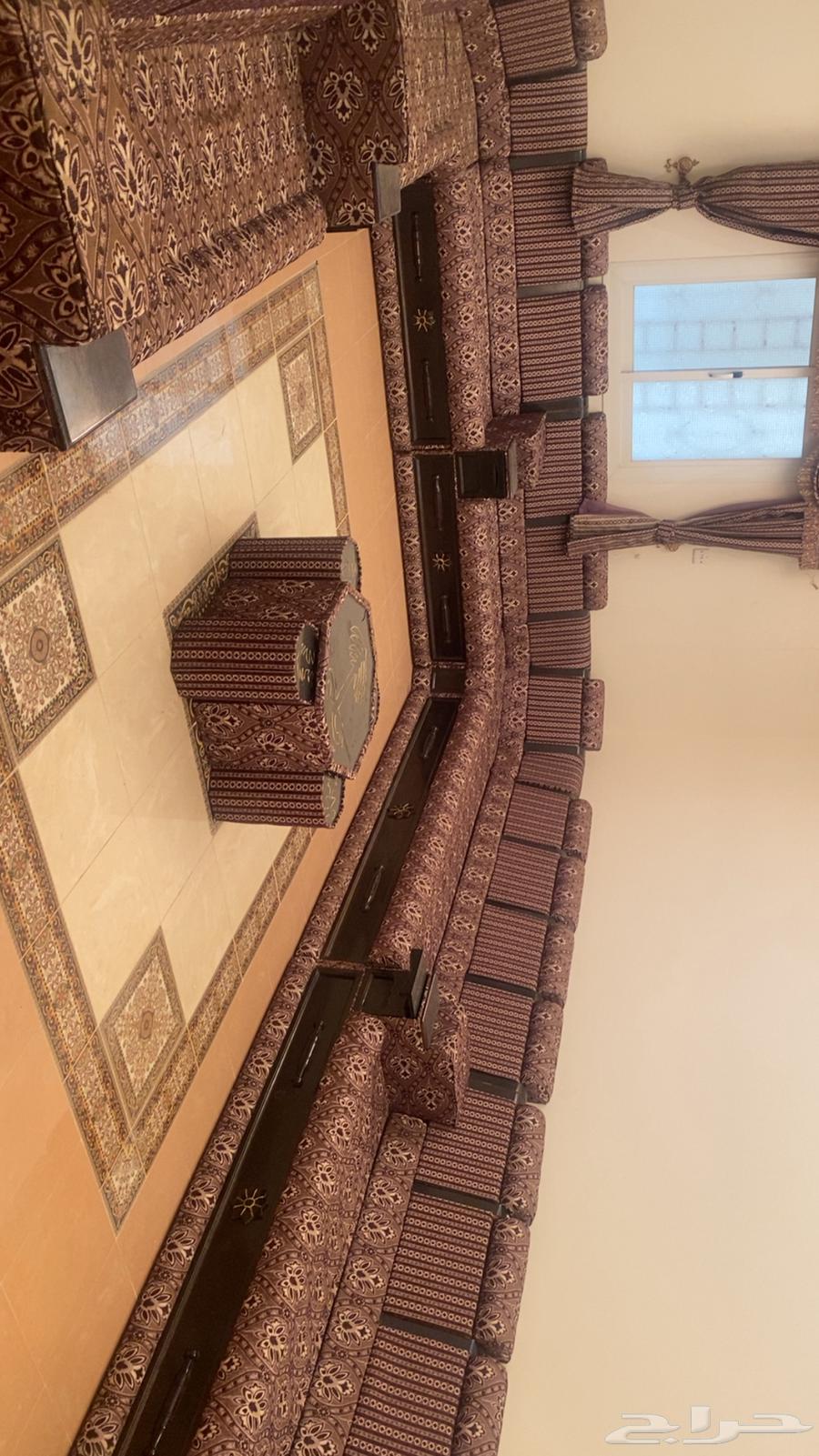 Two majlises with their tables and curtains64437477113219111