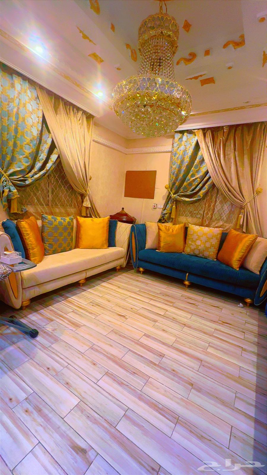 Luxurious sofa for sale in Jeddah, 5 pieces with curtains and chandelier64439293702531113
