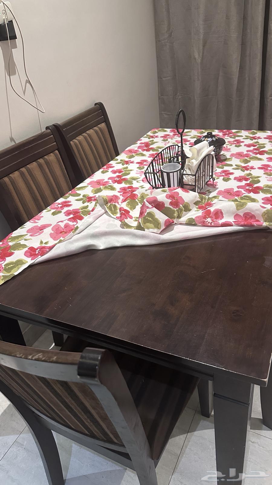 Dining table64441117376258110