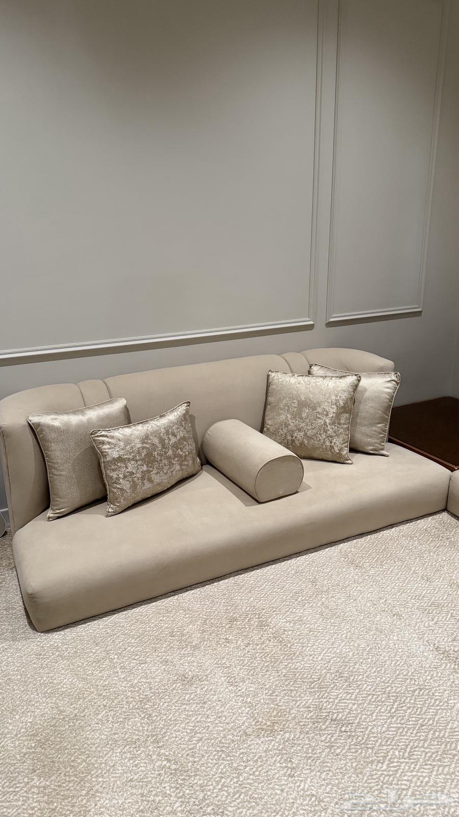 كنب مجلس أرضي نظيف جدا  (على السوم64437639066498110