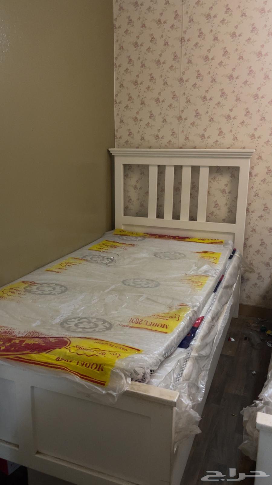 طقمين كنب و اربع سراير نفر مع مراتبها وسرير نفرين مع مرتبه64437126271619111