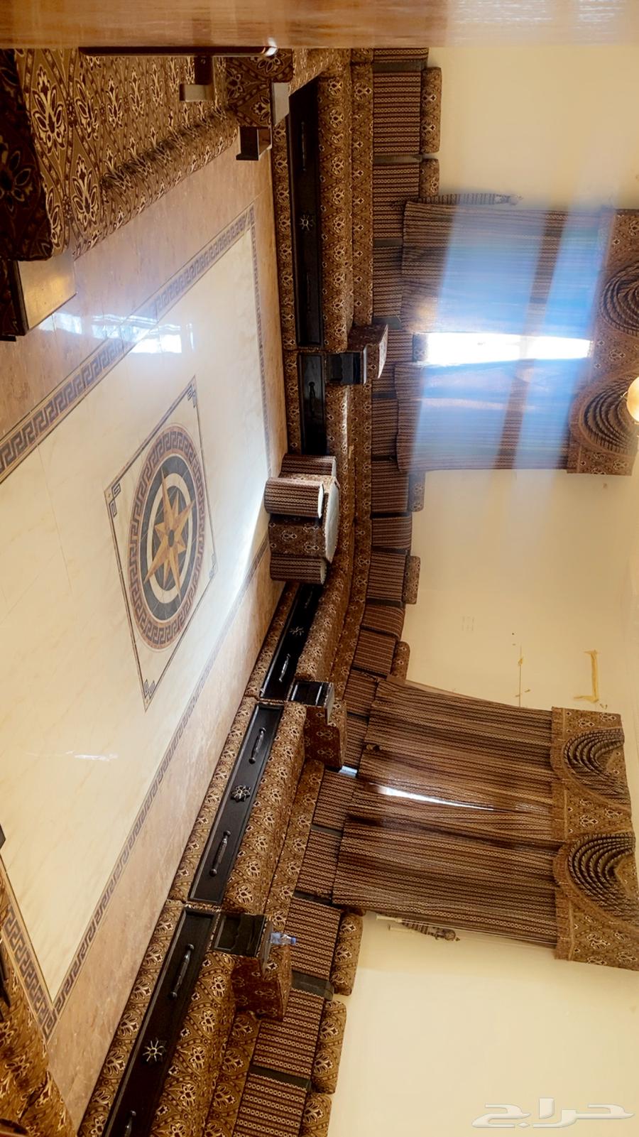 Two majlises with their tables and curtains64437477113219110