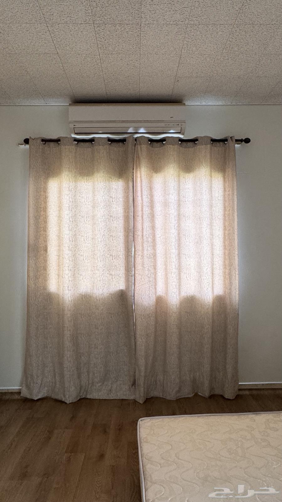 Curtains 2 meters by 3 meters approximately, selling to the highest bidder64413484775682113