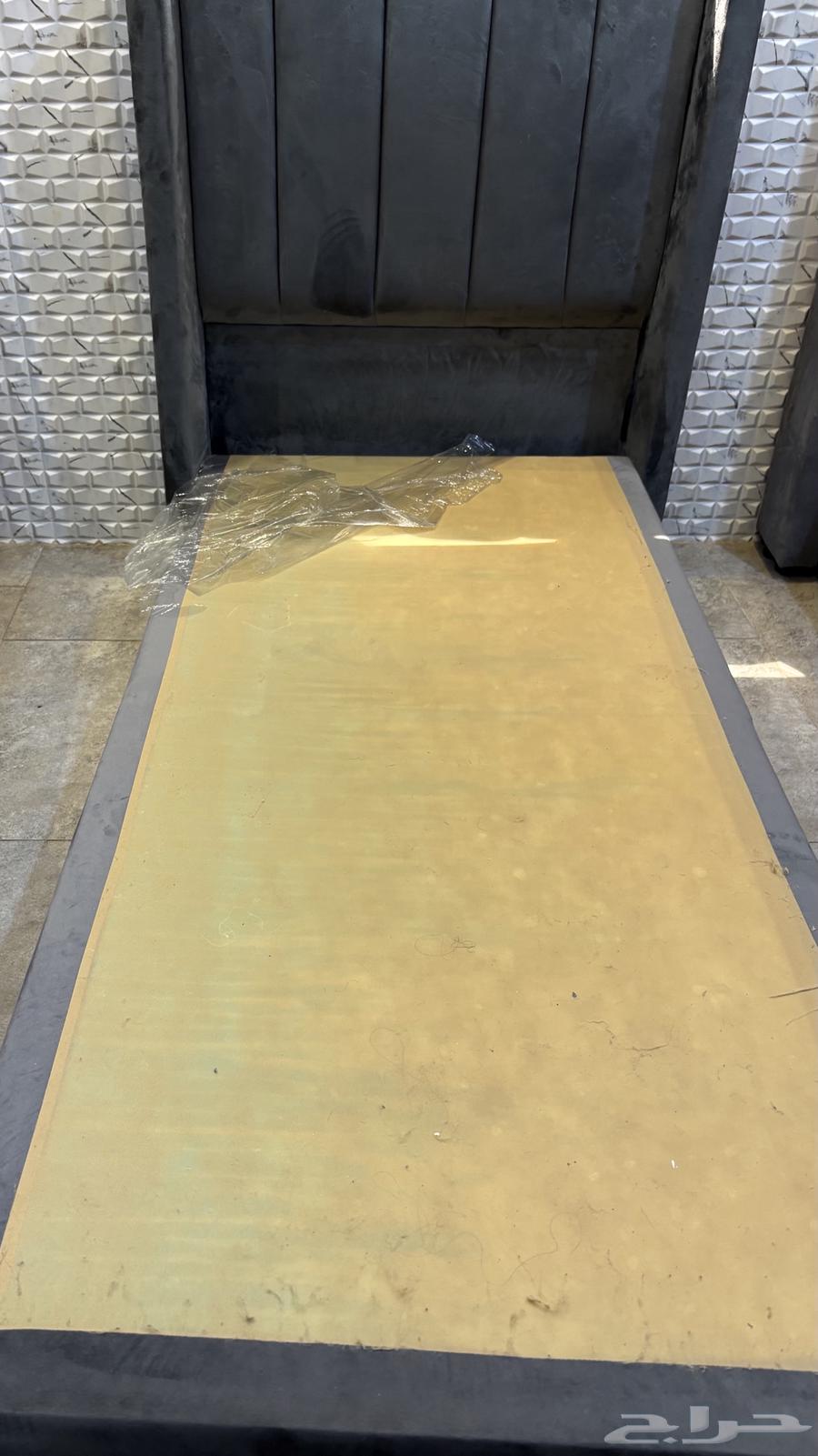 3 أسرة بحالة نظيفة جدا64438565228291111