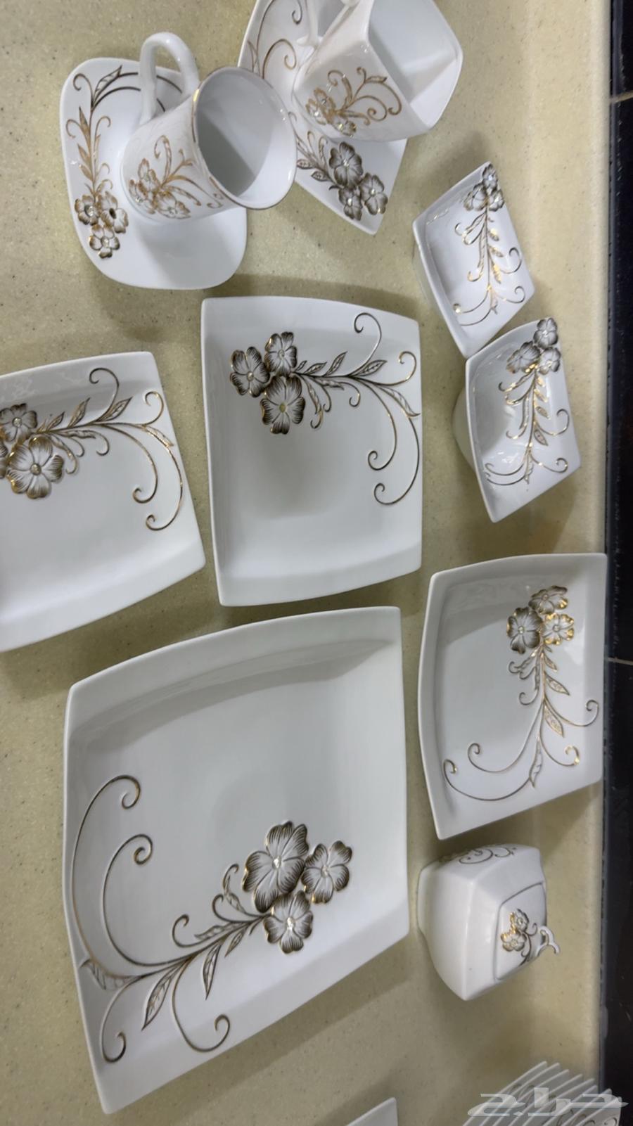 A dining set consisting of 12 pieces, each piece64441609211777111