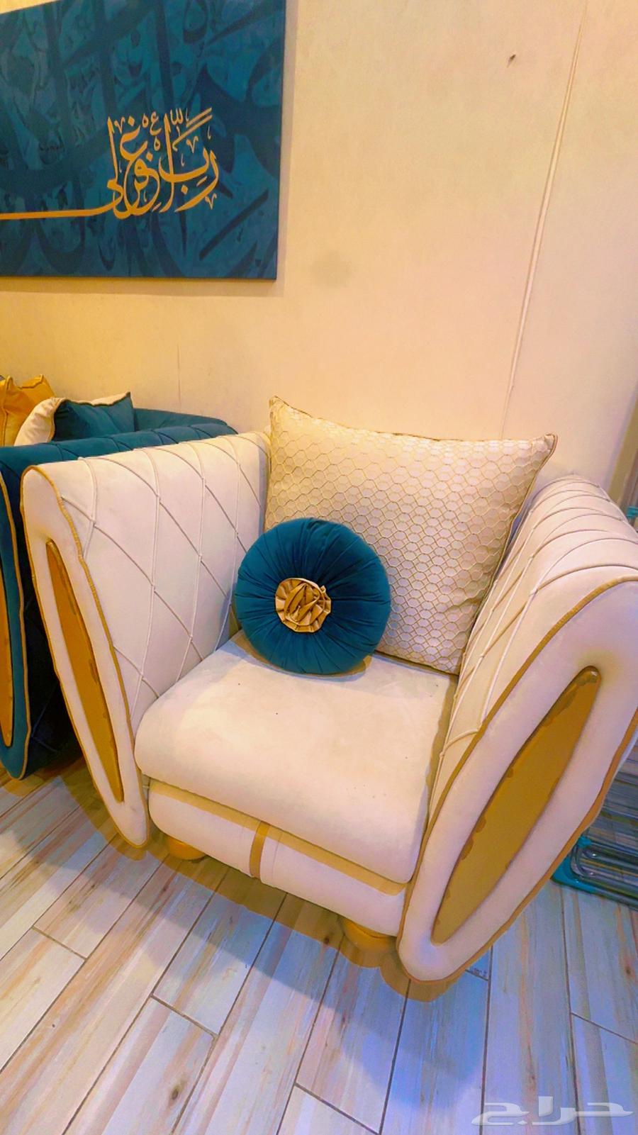 Luxurious sofa for sale in Jeddah, 5 pieces with curtains and chandelier64439293702531111