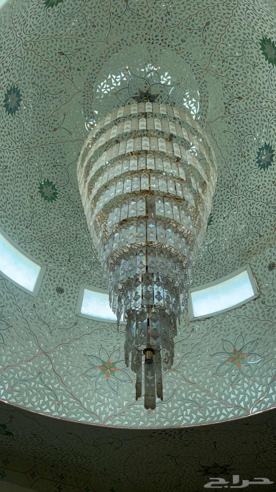 ثريا طولها 3 متر64439528001921110