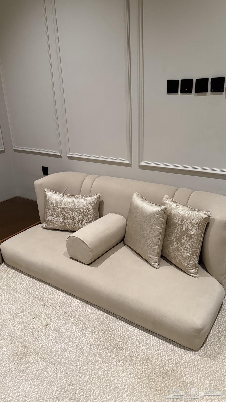 كنب مجلس أرضي نظيف جدا  (على السوم64437639066498111