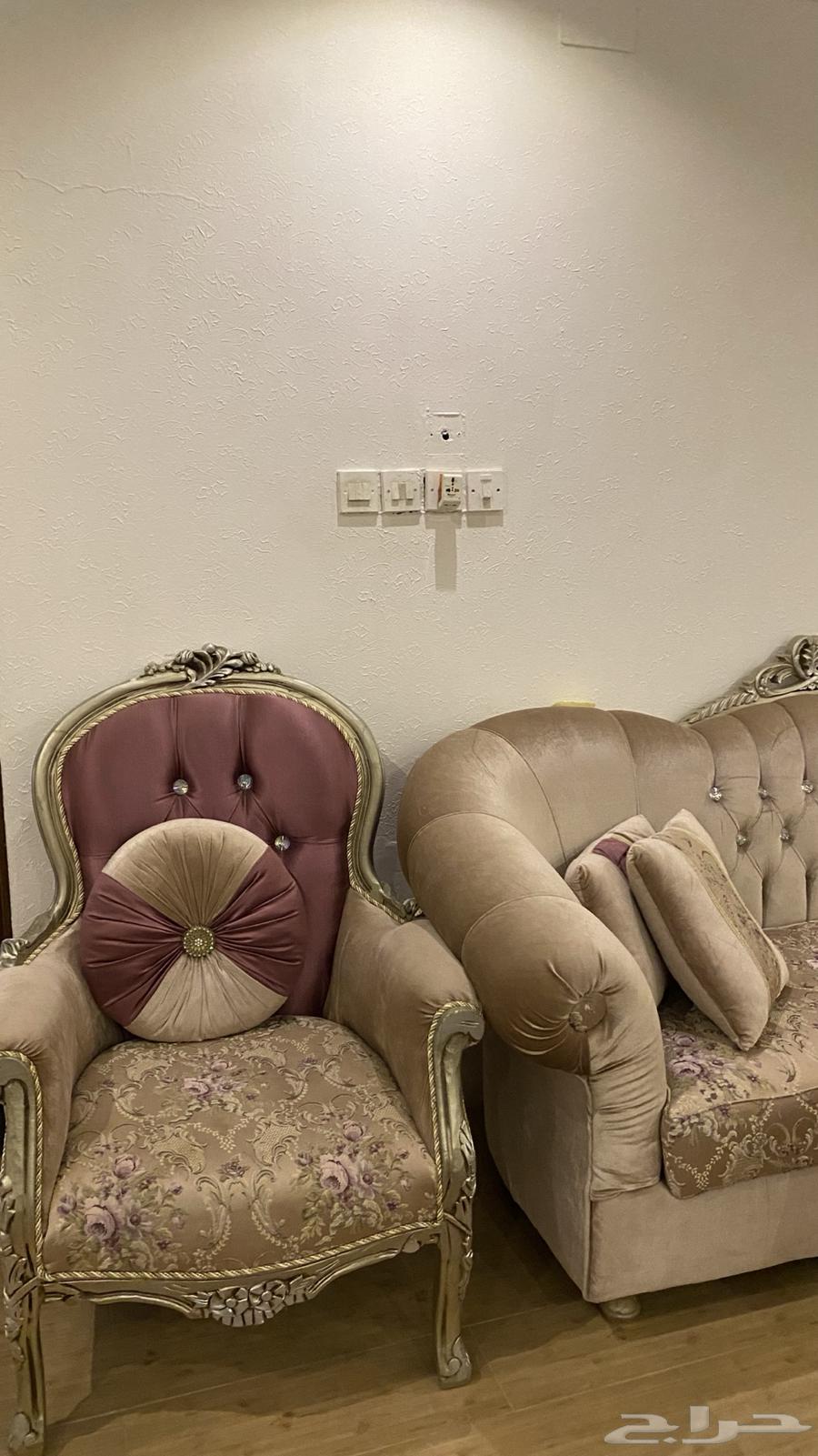 Sofa and table set64435095447938110