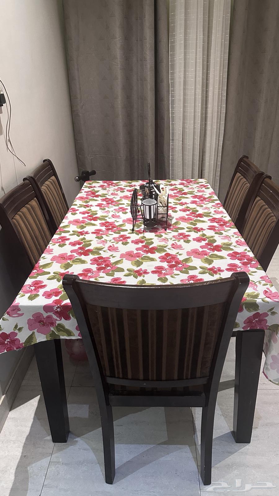 Dining table64441117376258111