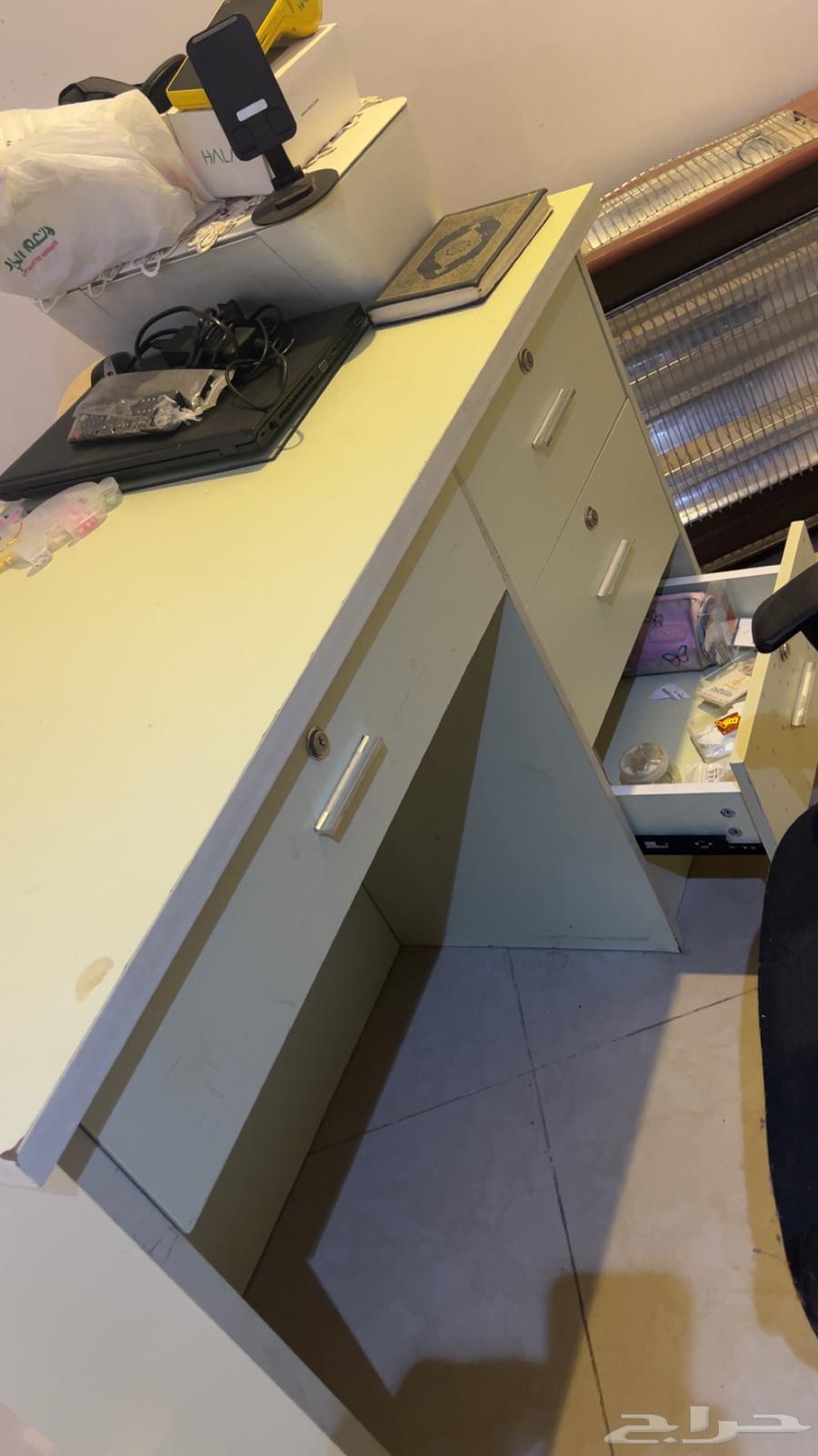 كرسي ومكتب. تم البيع64434100917634113