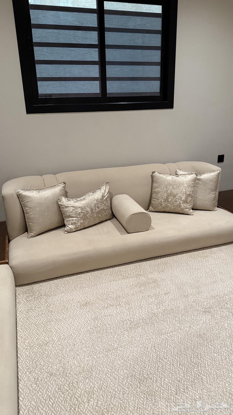 كنب مجلس أرضي نظيف جدا  (على السوم64437639066498113