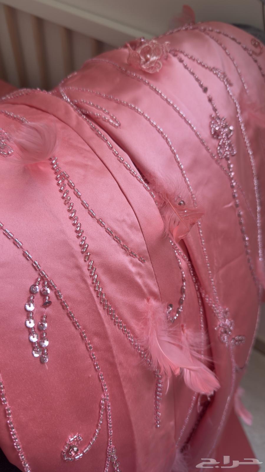 شبيه فستان وعد العقيلي مقاس 1264437045639810113