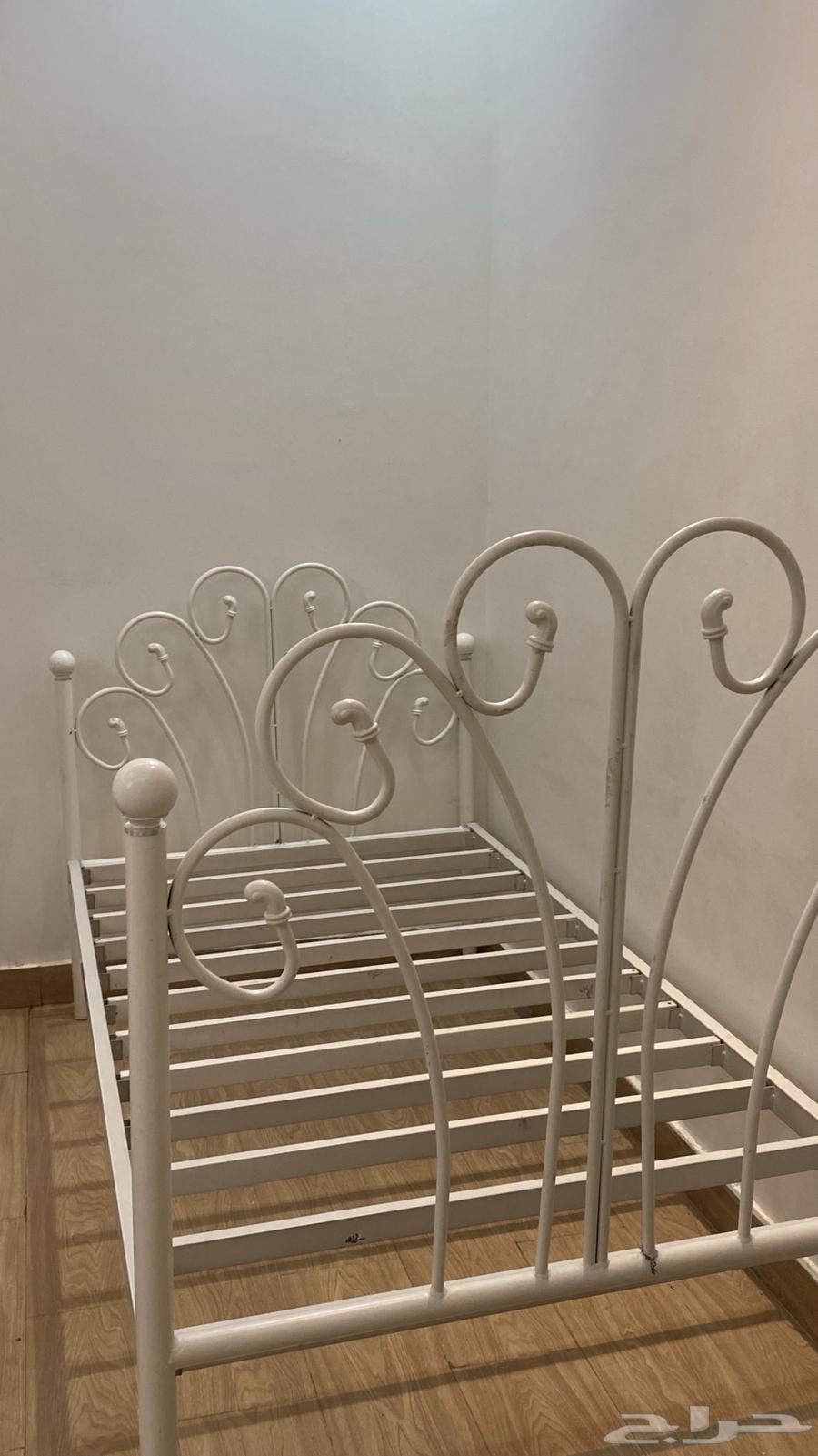 سرير ايكيا للبيع ب 100 ريال فقط64440356691970110