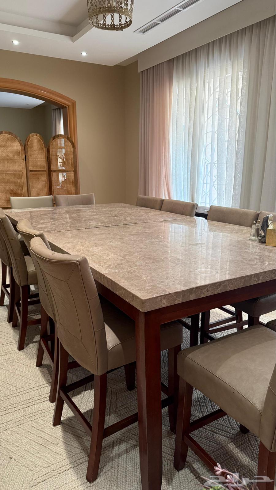 للبيع المستعجل طاولة طعام و بوفيه64437854494209110