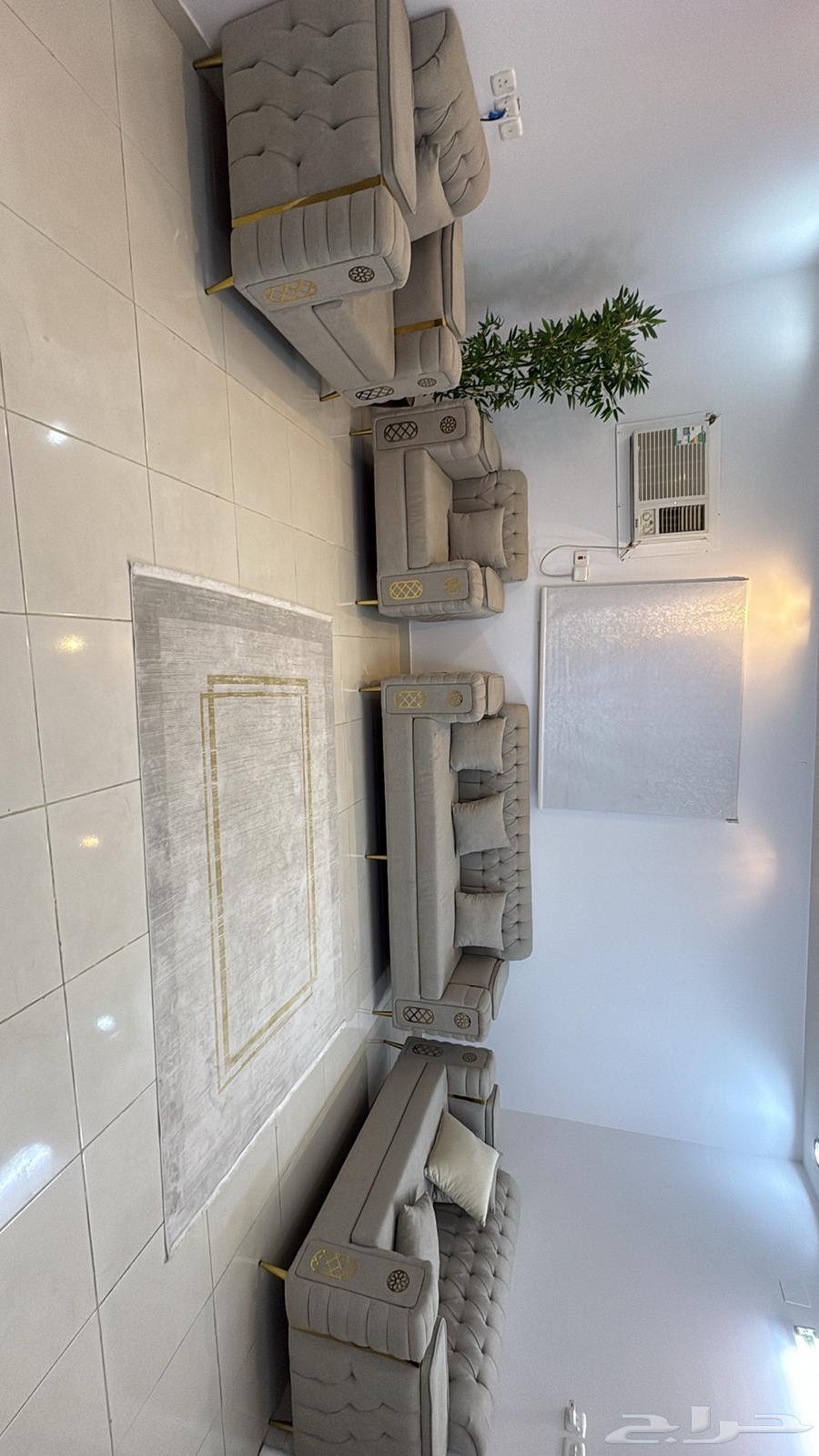 الكنب مع الزوليه والستاره ب 200064434359674626110