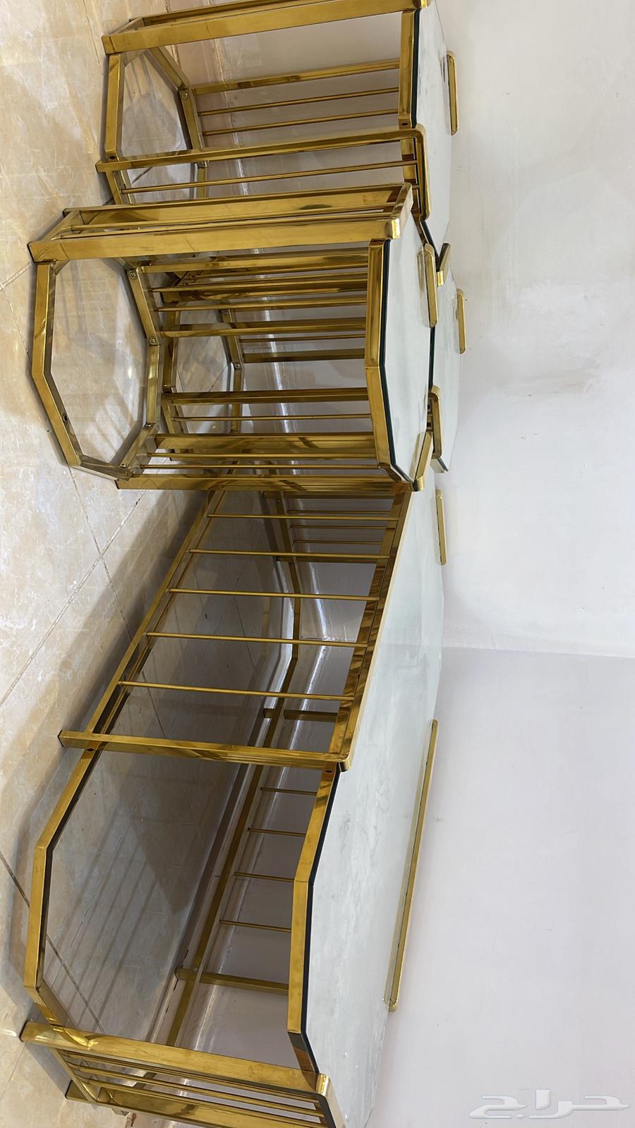 طاوله وخمس خدمه نوعها استيل على مرايه64437693383809110