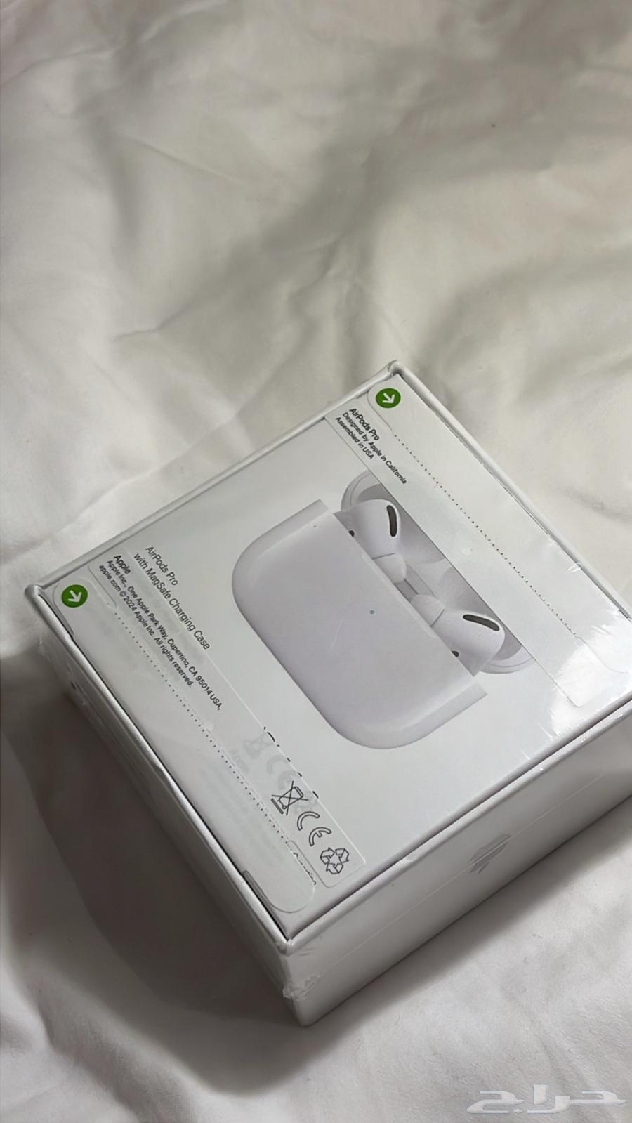 Second-generation AirPods Pro with MagSafe Charging Case64441103758337111