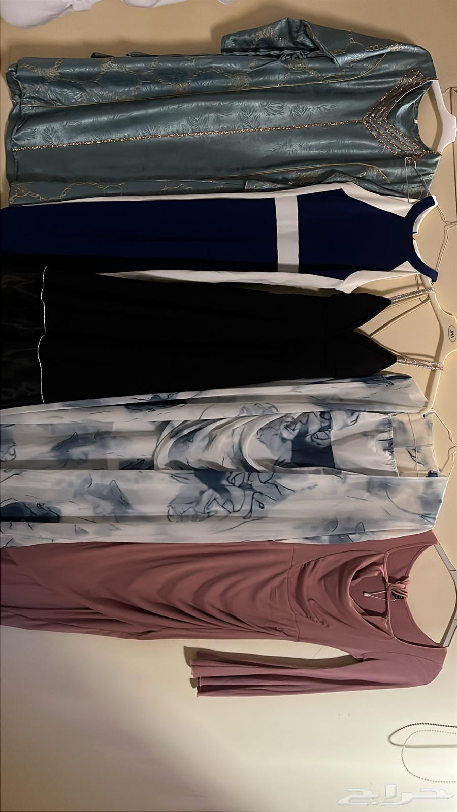 للبيع فساتين وجلابية شبه جديدة64437935087618112