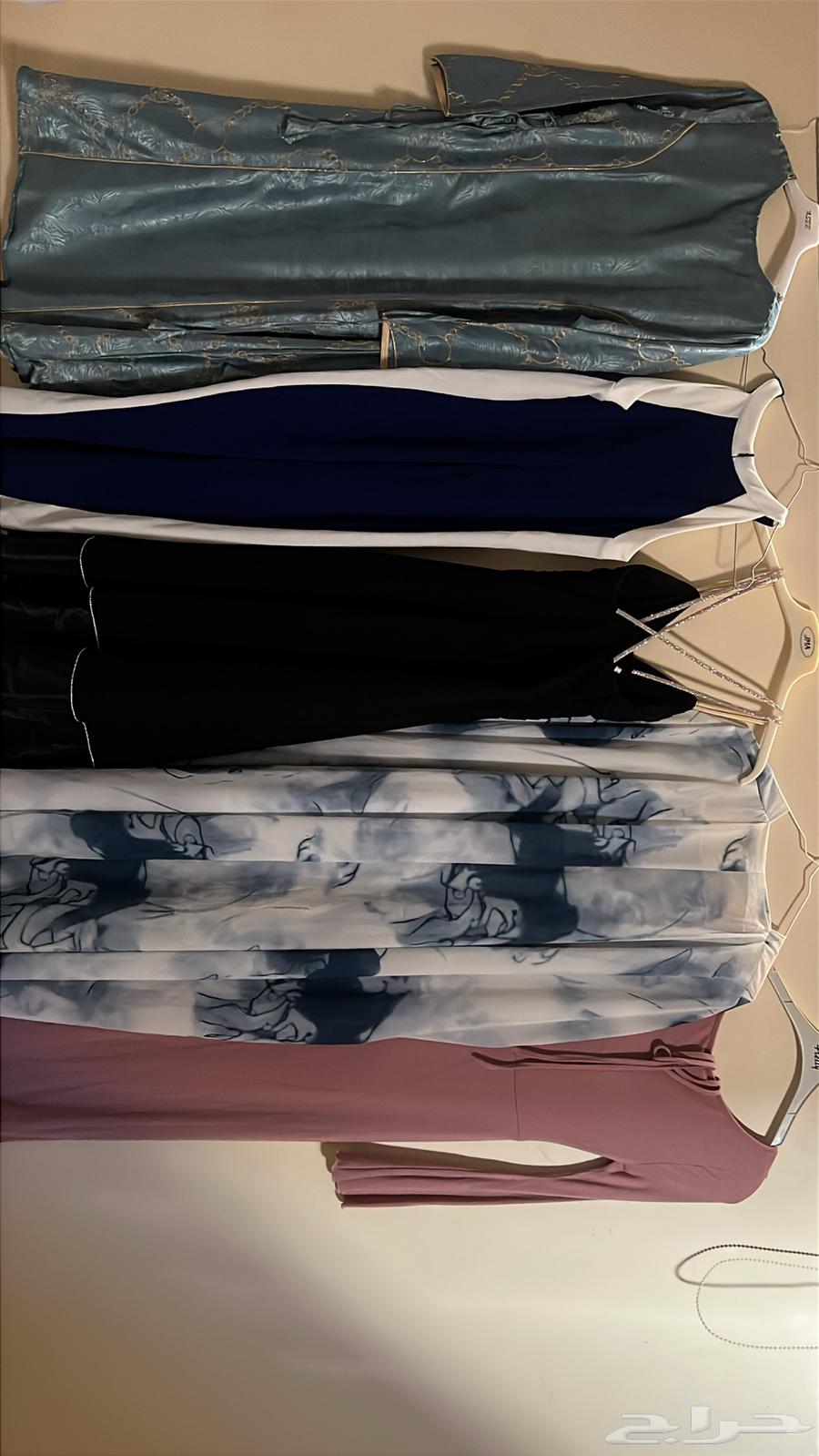 للبيع فساتين وجلابية شبه جديدة64437935087618113
